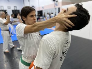 Mulheres de Vitória da Conquista ganham treinamento de defesa pessoal