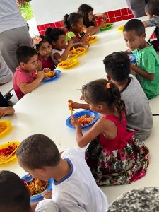 Objetiva assume alimentação escolar em Vitória da Conquista