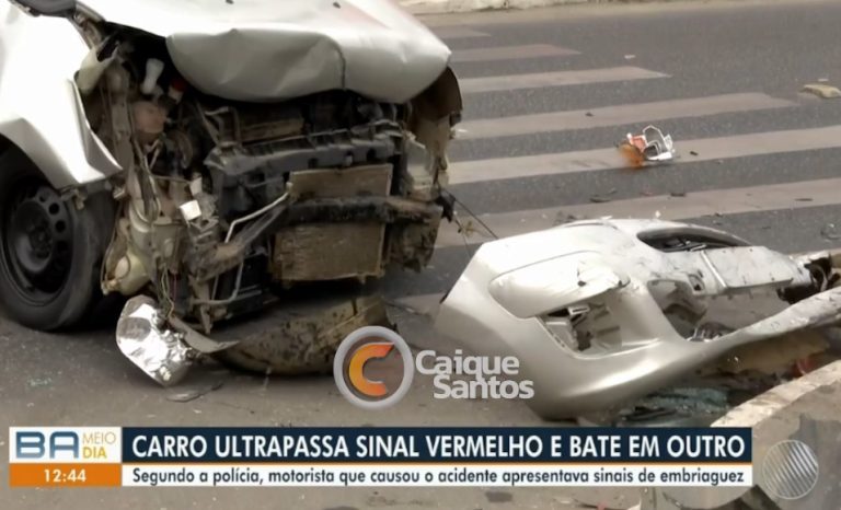 Vídeo: Motorista avança sinal vermelho e causa acidente na Siqueira Campos