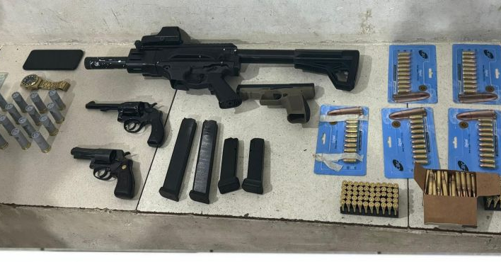 Polícia Militar apreende grande arsenal com mais de 300 munições e armas em Vitória da Conquista