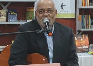 Dirlêi Bonfim lança “A Letra e o Verso” nesta quarta-feira (27)