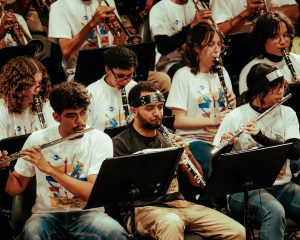 Cultura nerd e ritmos percussivos são temas de concerto gratuito do NEOJIBA em Conquista