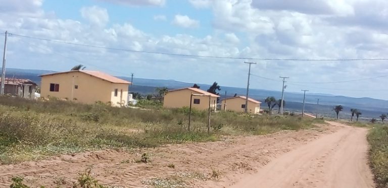 Incra contempla famílias de Vitória da Conquista com títulos definitivos e créditos para habitação