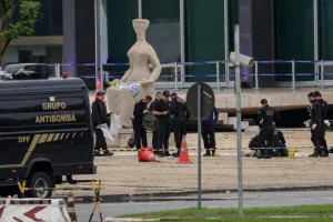 Partido Liberal divulga notas de repúdio contra atentado a bomba