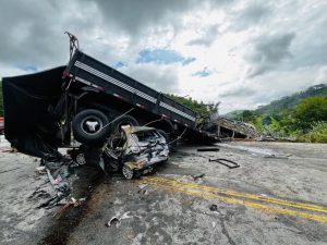 URGENTE: Sobe para 38 mortos na tragédia com ônibus que vinha para Vitória da Conquista