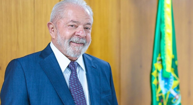 Lula é operado às pressas com dores após hemorragia intracraniana