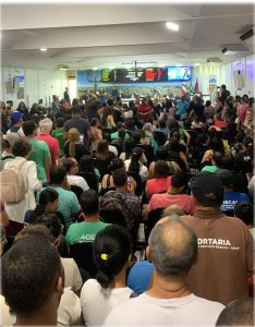 Servidores ocupam Câmara contra projeto da Prefeitura de Conquista que extingue mais de 4 mil cargos