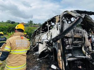 Com ajuda de familiares de Vitória da Conquista IML identifica 14 corpos da tragédia do ônibus da EMTRAM