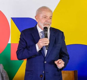 Governo mantém sigilo de pesquisas encomendadas sob Lula e vai liberar as de Bolsonaro