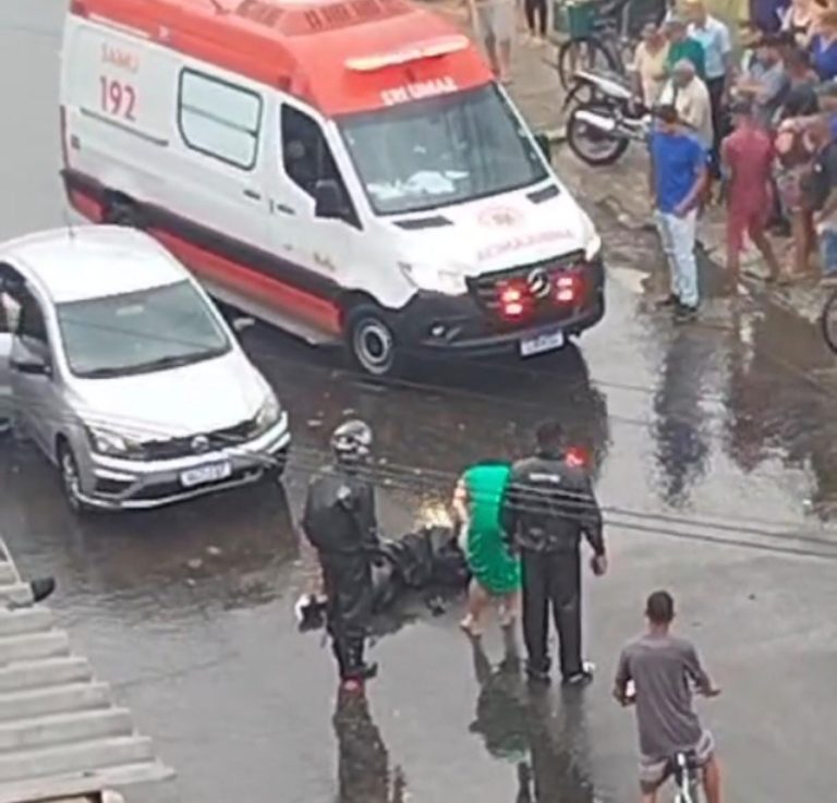 Colisão entre carro e moto deixa uma pessoa morta e outra ferida em Vitória da Conquista