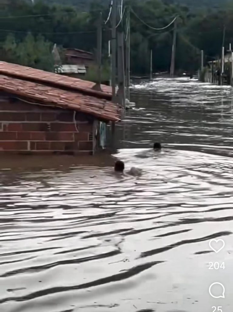 Itambé debaixo dágua: Fortes chuvas alagam a cidade