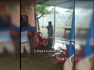 Moradores dos Campinhos enfrentam alagamentos devido às fortes chuvas