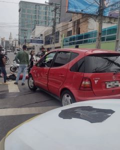 Colisão na Dois de Julho deixa passageira de moto ferida
