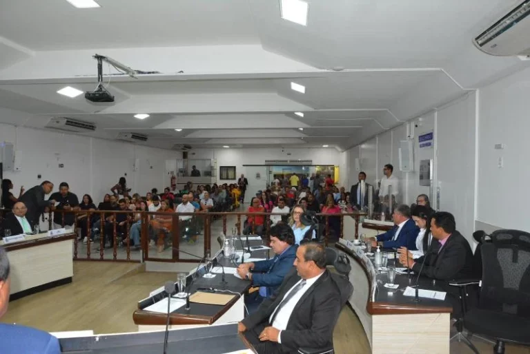 Câmara decide se derruba ou não veto do Executivo à lei que proíbe cobrança do uso de sanitários na rodoviária