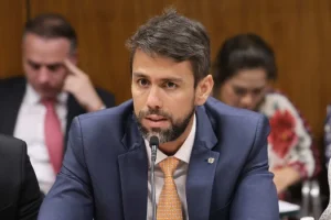 Líder do União Brasil na Câmara recusa convite de Lula para assumir o Ministério das Comunicações