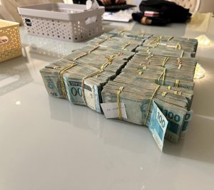 PF cumpre mandado de busca e apreensão em Vitória da Conquista em operação que investiga esquema milionário de desvio de verbas da saúde em Sorocaba (SP)