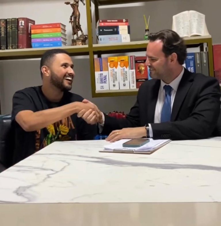 Digital Influencer Igor Moura é solto e advogado diz que houve ‘equívoco’, Veja vídeo
