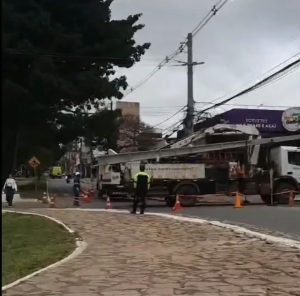 Urgente: Alterações no trânsito na Olívia Flores neste momento: veja os desvios
