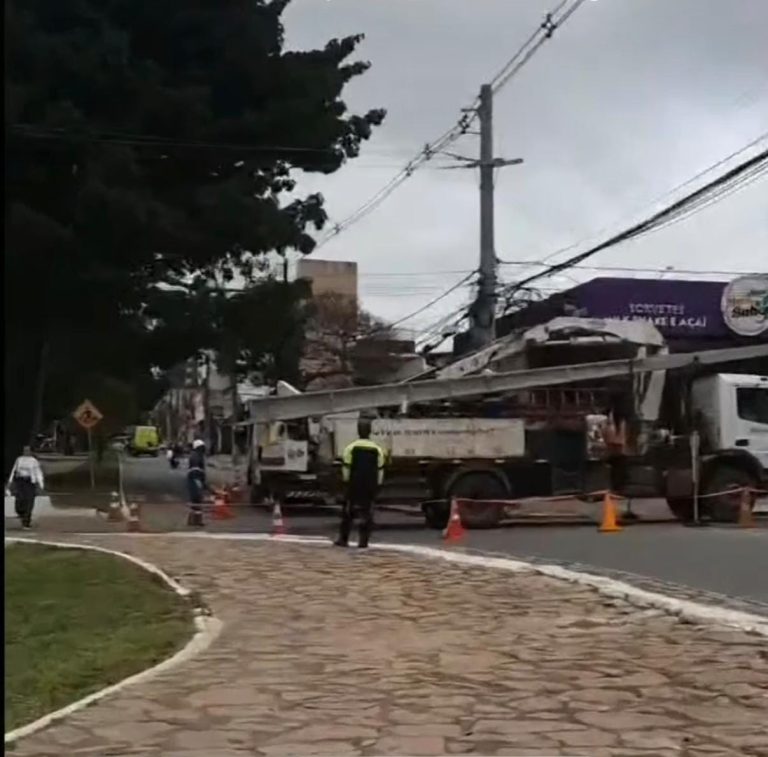 Urgente: Alterações no trânsito na Olívia Flores neste momento: veja os desvios
