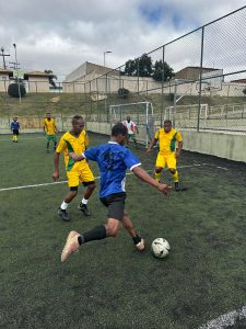 Torneio de futebol reúne pessoas em situação de rua na Praça Norberto Aurich