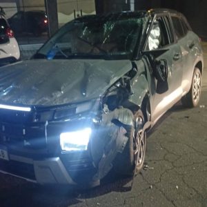 Motorista dorme ao volante e capota carro na Avenida Vivaldo Mendes em Vitória da Conquista