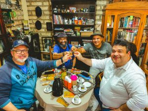 Ivan Cordeiro, Edgard Larry e Silvio Jessé se reúnem para planejar exposição em homenagem ao aniversário da cidade