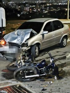 Colisão entre moto e carro de passeio deixa motociclista ferido no Primavera