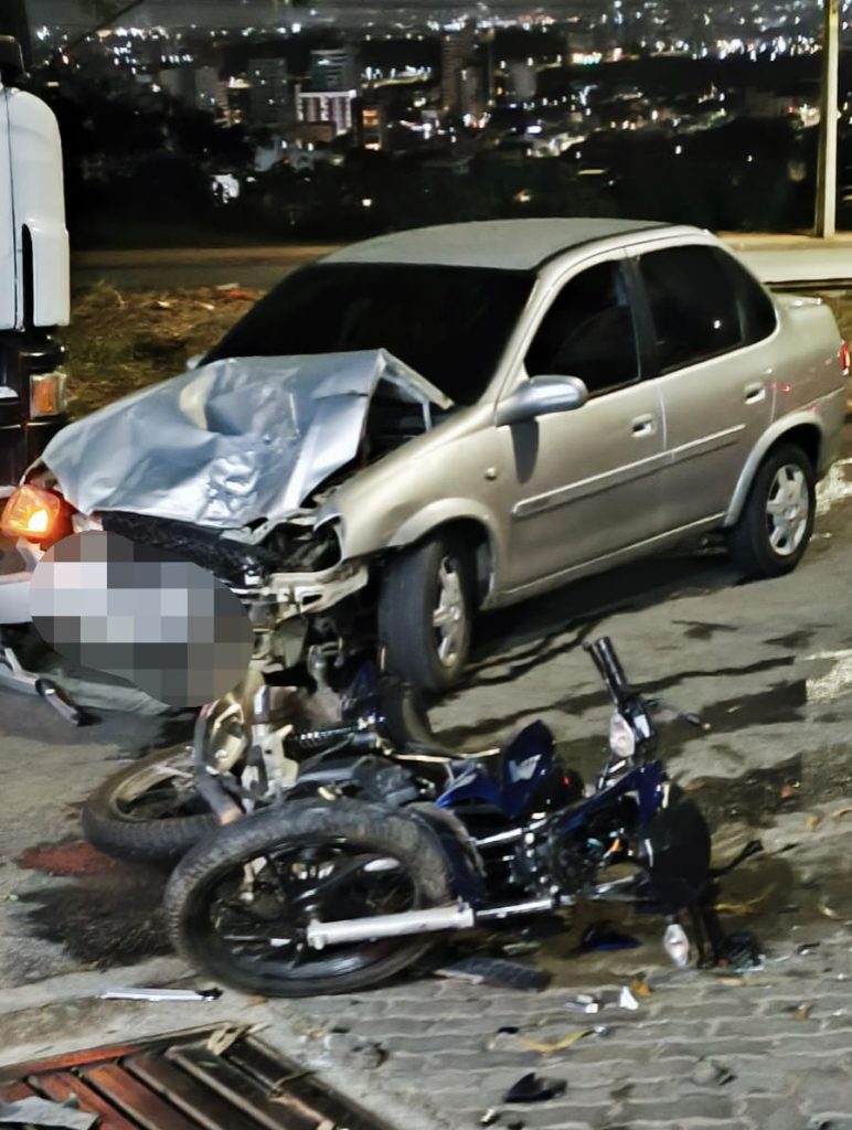 Colisão entre moto e carro de passeio deixa motociclista ferido no Primavera