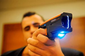 Projeto autoriza e regula uso de ‘tasers’ pelos cidadãos