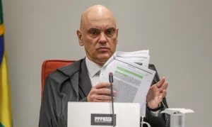 Moraes derruba decisão do Congresso e restabelece aumento do IOF