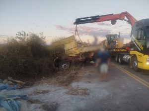 Condutor morre em acidente com caminhão na BR-349, em Ibipitanga