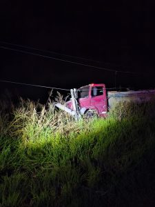 Caminhão colide com poste na BA-263 e causa interrupção de energia no trecho do Capinal