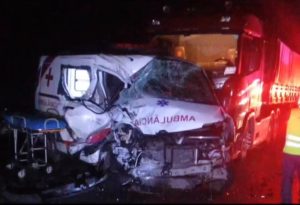 Acidente na BR-116 envolve ambulância e veículo do TFD; uma pessoa morreu e seis ficaram feridas