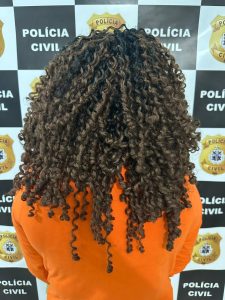 Mulher é presa traficando crack em frente ao CREAS POP em Vitória da Conquista