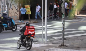STF deve votar em 30 dias sobre vínculo de motoristas com aplicativos