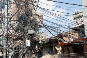 Projeto de Lei pode reduzir tarifas de energia elétrica ao impedir repasse de prejuízos por “gatos”