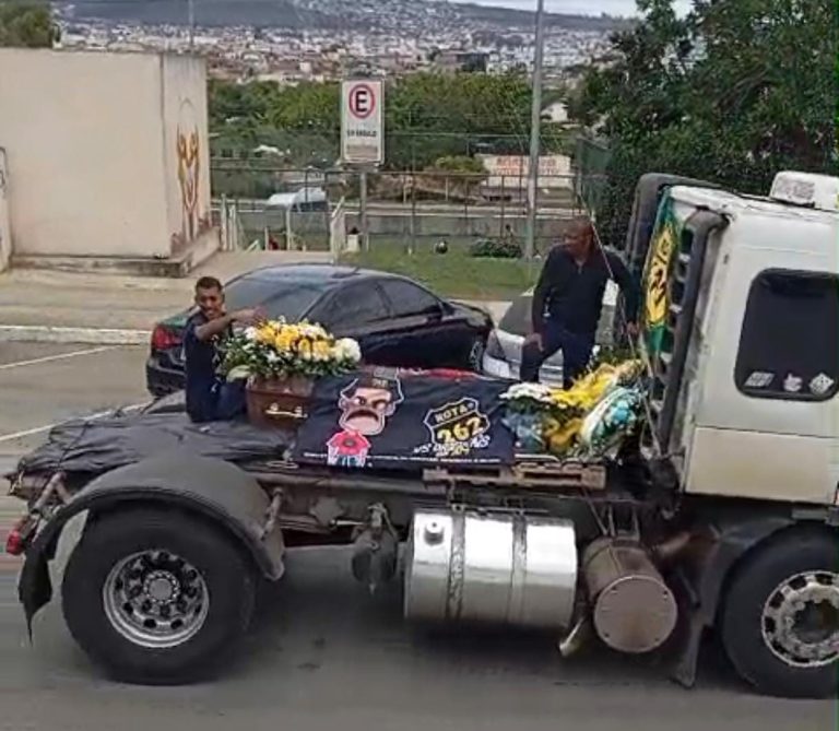 Homenagens e emoção na despedida de caminhoneiro conquistense que morreu em acidente na Marginal Tietê; veja vídeo