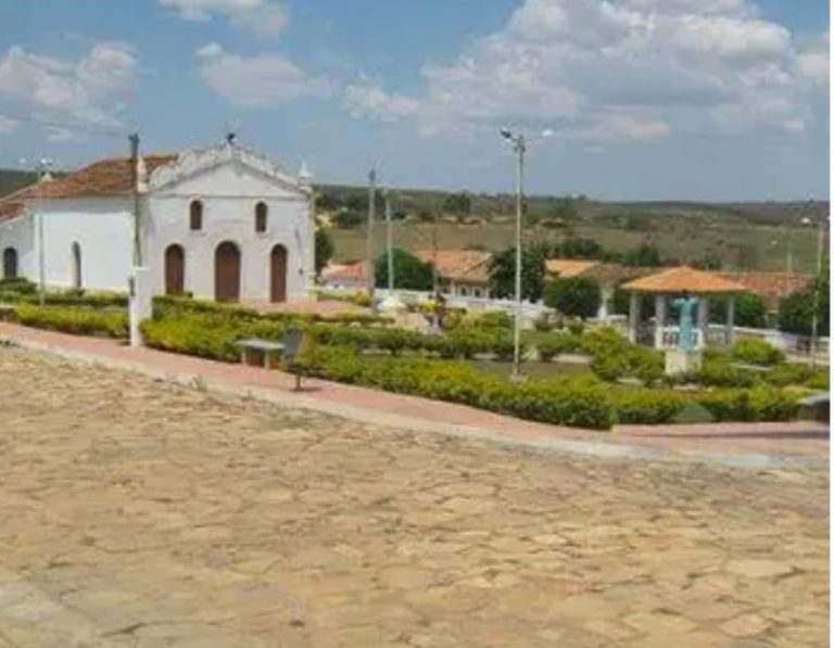 Macaúbas: Armado de foice, homem mata tia, uma idosa e a sobrinha de 10 anos