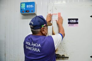 Vigilância Sanitária interdita parcialmente açougue de grande porte no bairro Patagônia após denúncia