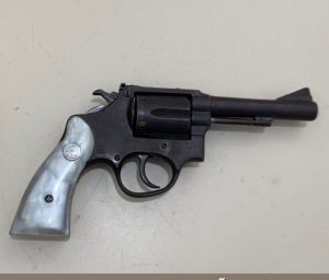 Homem que pretendia vendar arma de fogo no Mercadão do bairro Brasil é preso