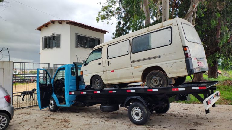 Polícia recupera van furtada no Bairro Espírito Santo em Conquista