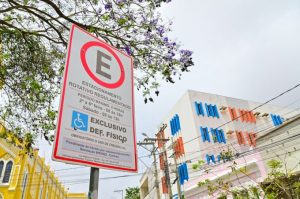 Quatro pontos fixos de atendimento da Zona Azul Digital estão sendo instalados na área central de Vitória da Conquista