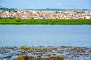 Lagoa das Bateias: homem embriagado tenta tomar banho e precisa ser resgatado após acionamento de equipes