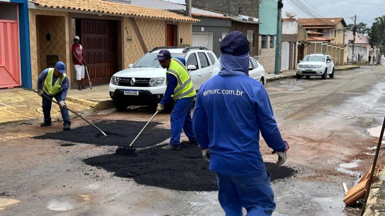 Secretaria de Infraestrutura aguarda estiagem para atender bairros com Operação Tapa-Buraco
