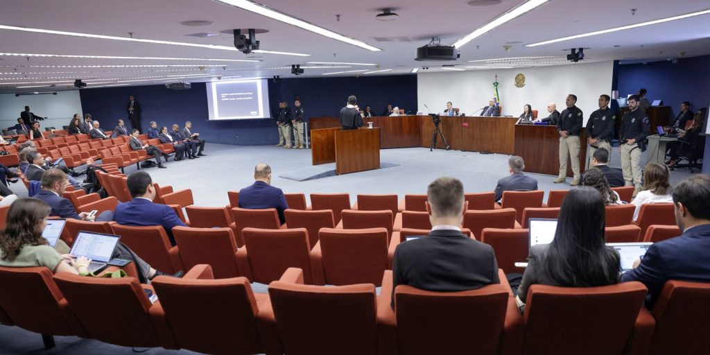 Moraes vota para rejeitar recursos de sete condenados por trama golpista