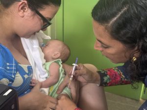 Vitória da Conquista inicia aplicação do Nirsevimabe para proteger bebês contra bronquiolite e broncopneumonia