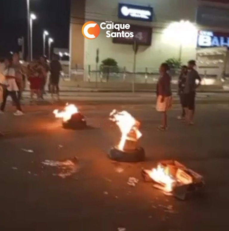 Familiares de Rosânia fazem protesto, queimam pneus e bloqueiam avenida em Vitória da Conquista