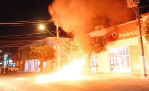 PM realiza simulado operacional no Centro de Vitória da Conquista