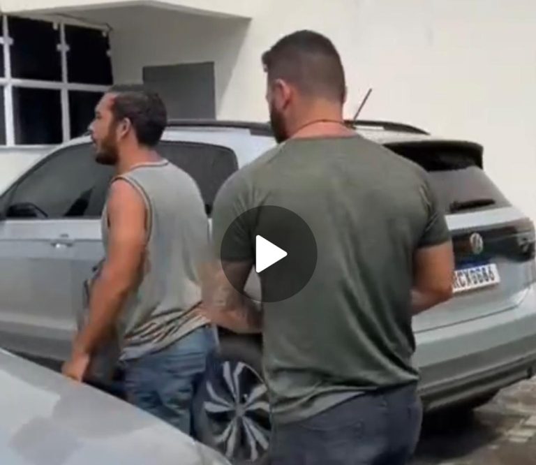 Suspeito de matar Manuela a facadas chega ao Disep