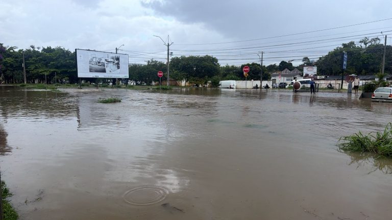 Conquista: Chuva fora da previsão provoca alagamentos e mulher está desaparecida